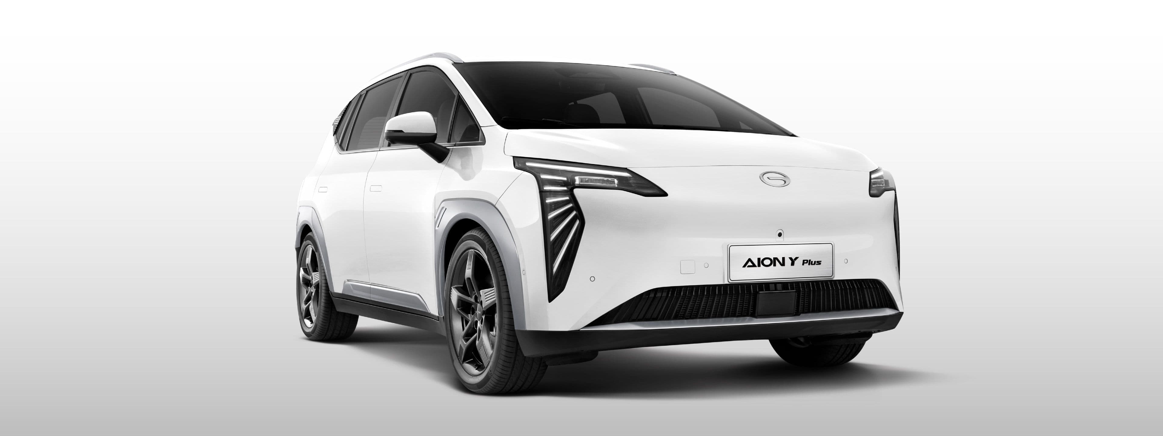 hero_front_left AION Y Plus 490 Premium Thailand-market EV SUV official exterior